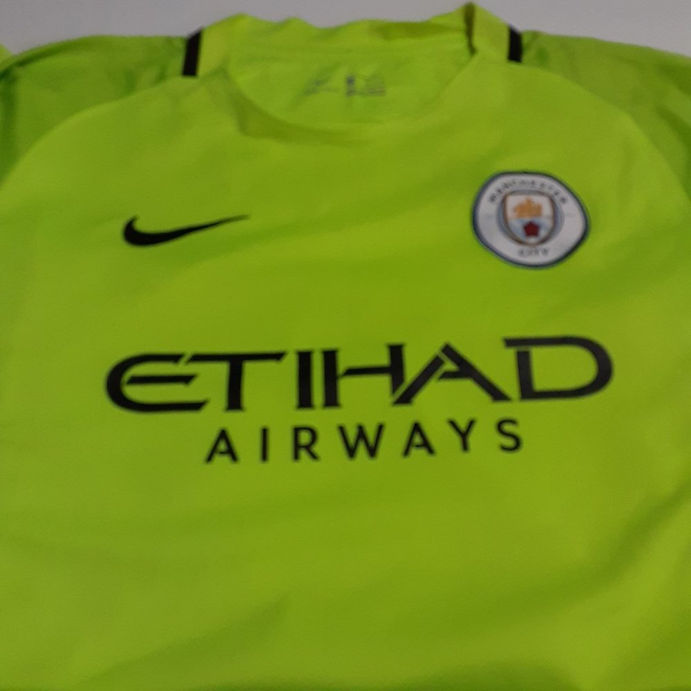 Nike Dri Fit Men's Manchester City Long Sleeve Soccer Jersey in Size S